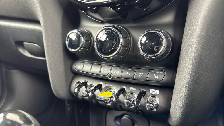 MINI Hatchback 135kW Cooper S Level 2 33kWh 3dr Auto Electric Hatchback